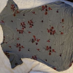 Women's Size M, Maurices 24/7 Collection Grey/ Floral Tee w/ front pocket